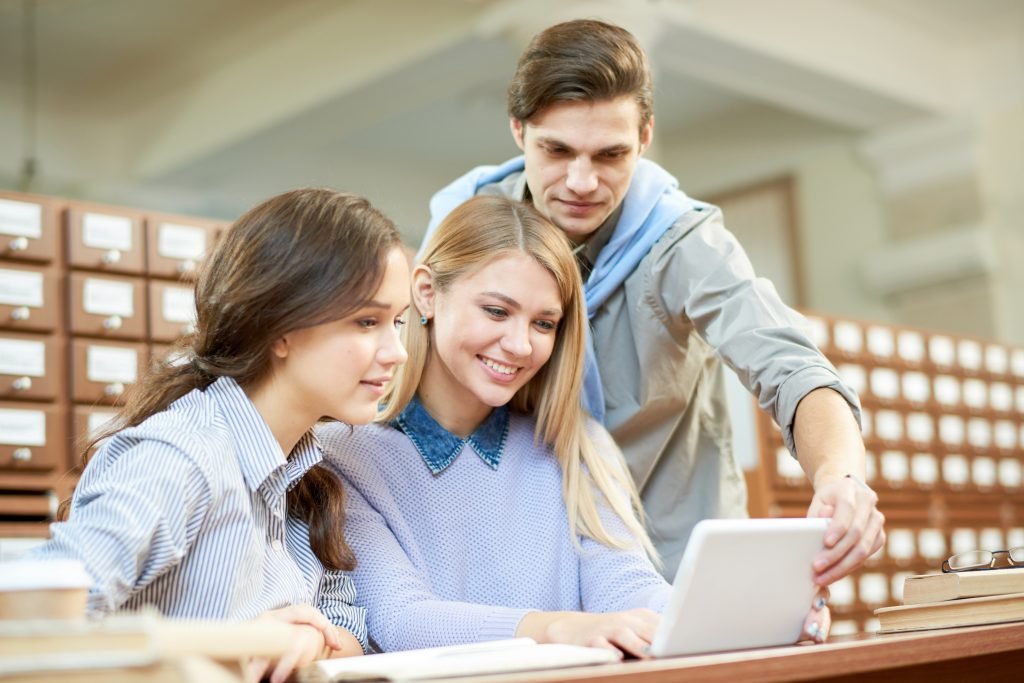 Tutoring Experiences with Educational Technology